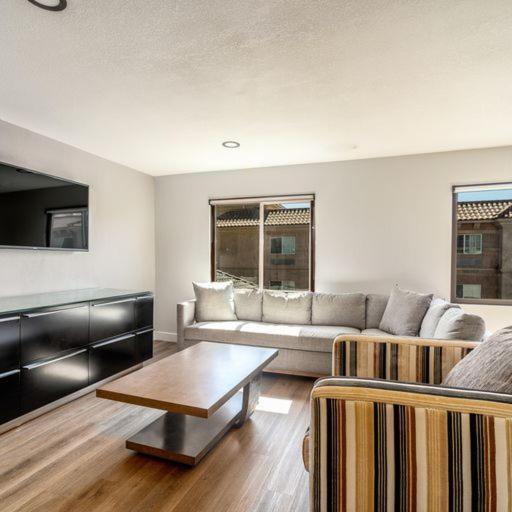 Homestay Suites - Studios&Spas Moreno Valley Exterior foto
